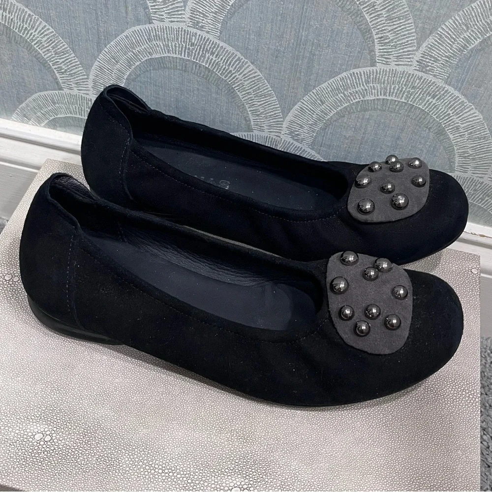 Sabrinas Shoes Black Suede Flats with Silver Embellishments, SZ EU 37‎ (6.5) EUC